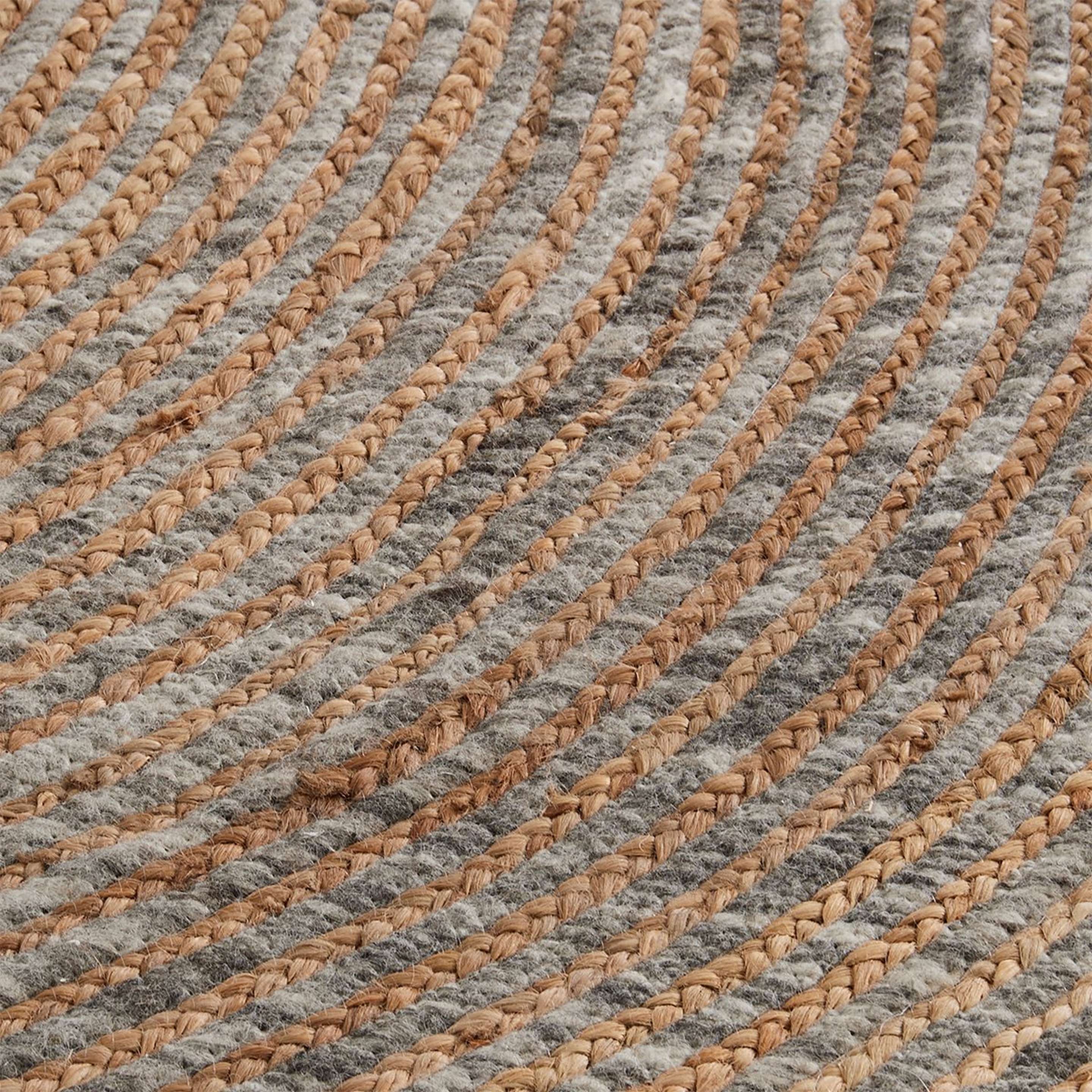 A Swirled Braid Rug with Natural Jute / Gray color