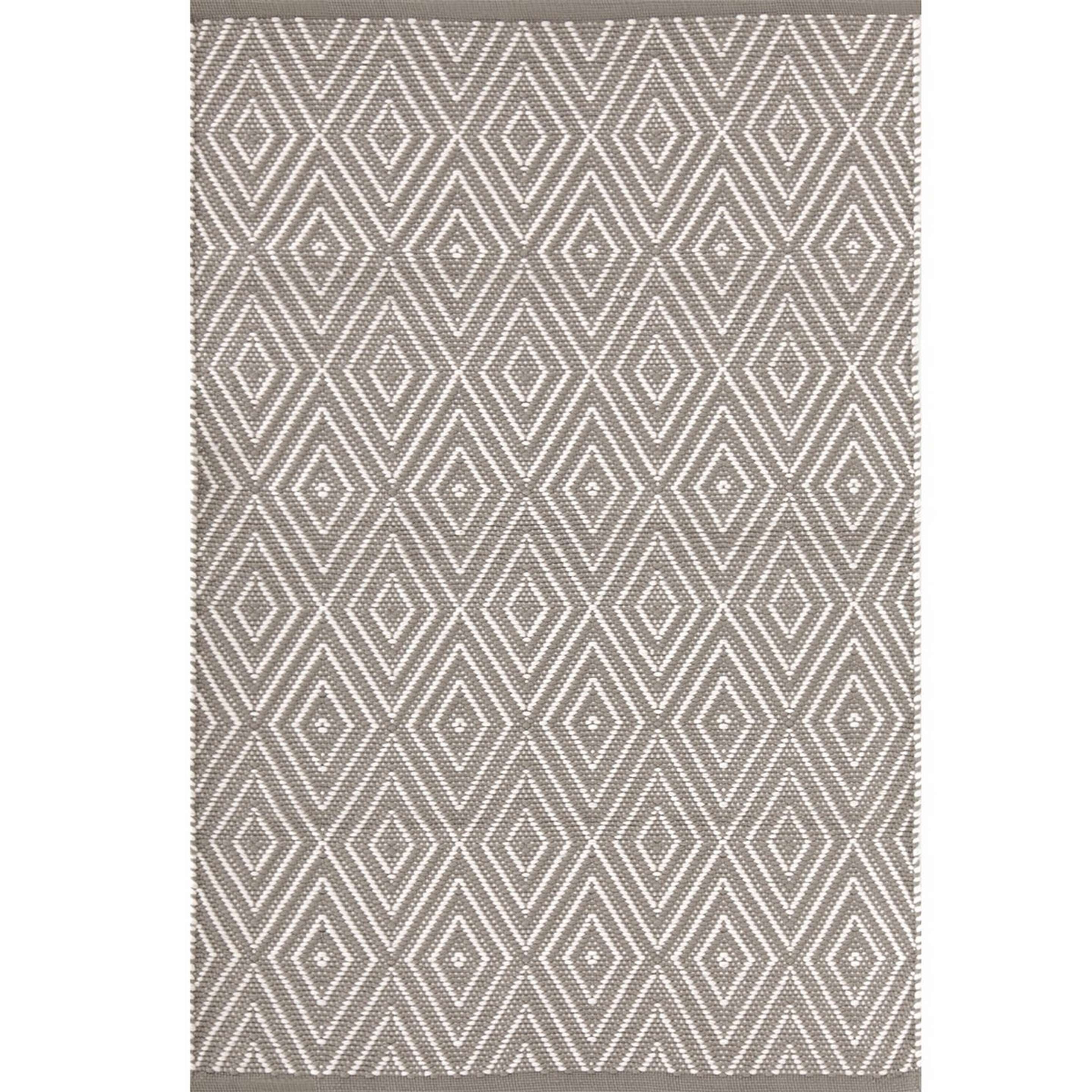 A Concentric Diamond Indoor / Outdoor Rug with Taupe, Ivory color