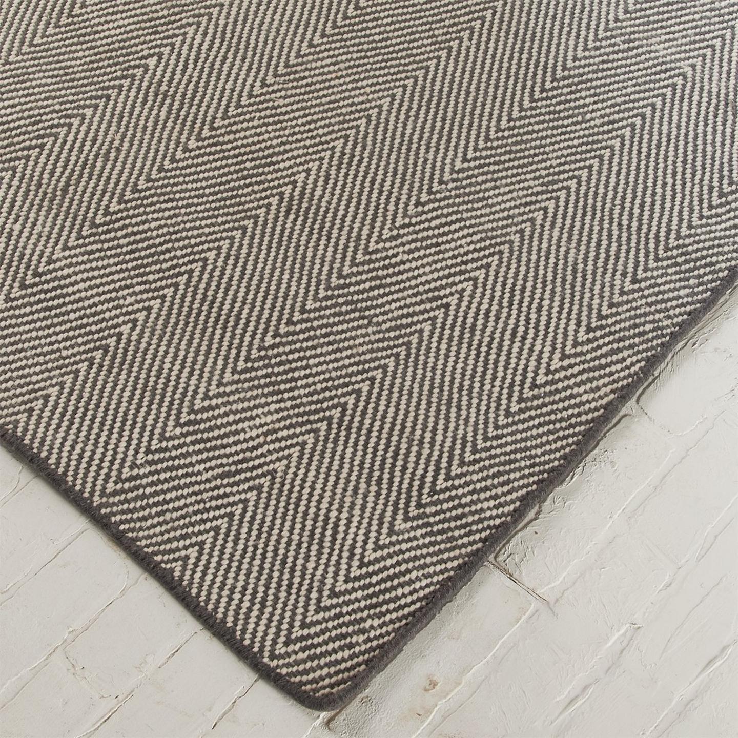 Sophisticated Chevron Indoor / Outdoor Rug | Shades of Light