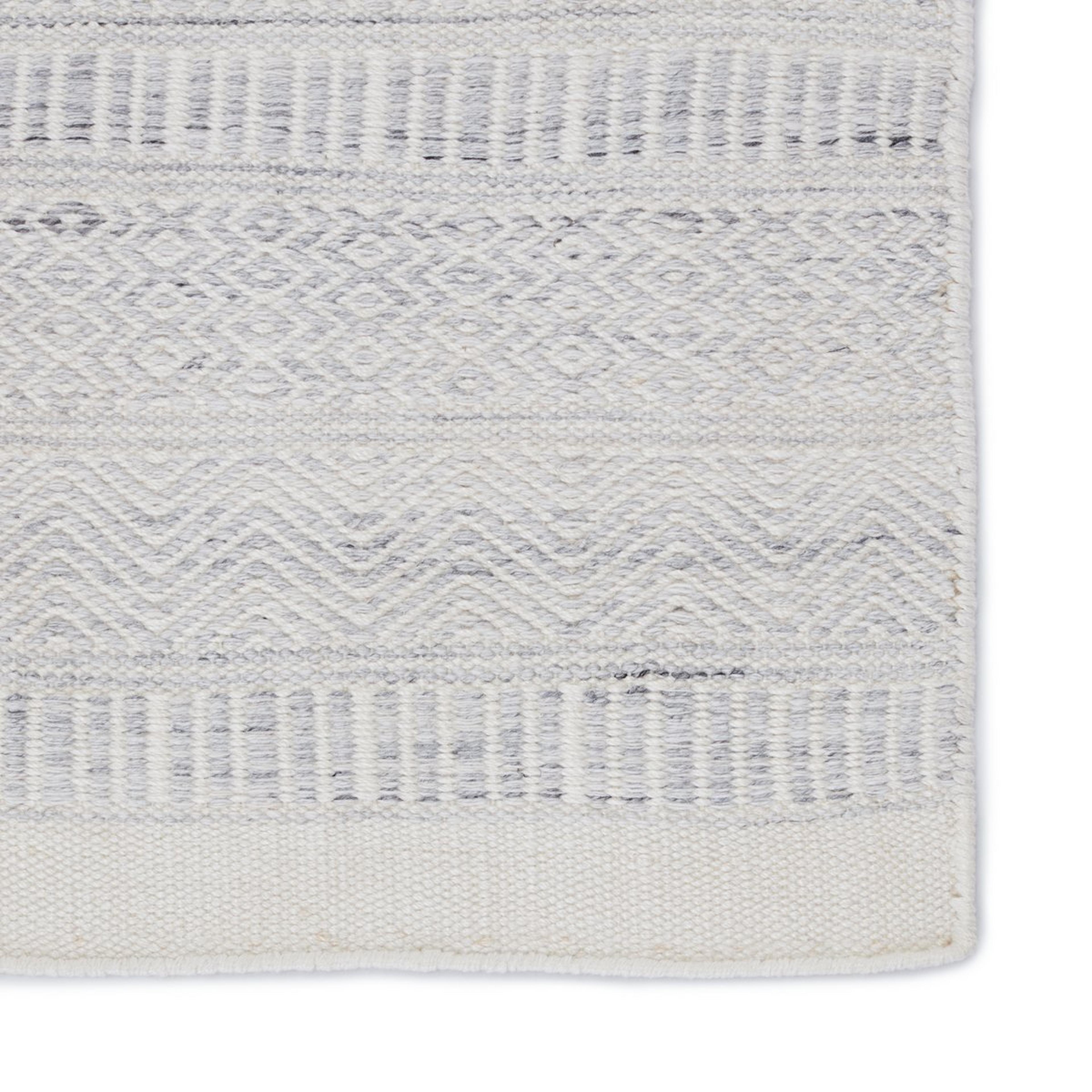 A Kane Handwoven Indoor / Outdoor Rug with Gray / White / Blue color