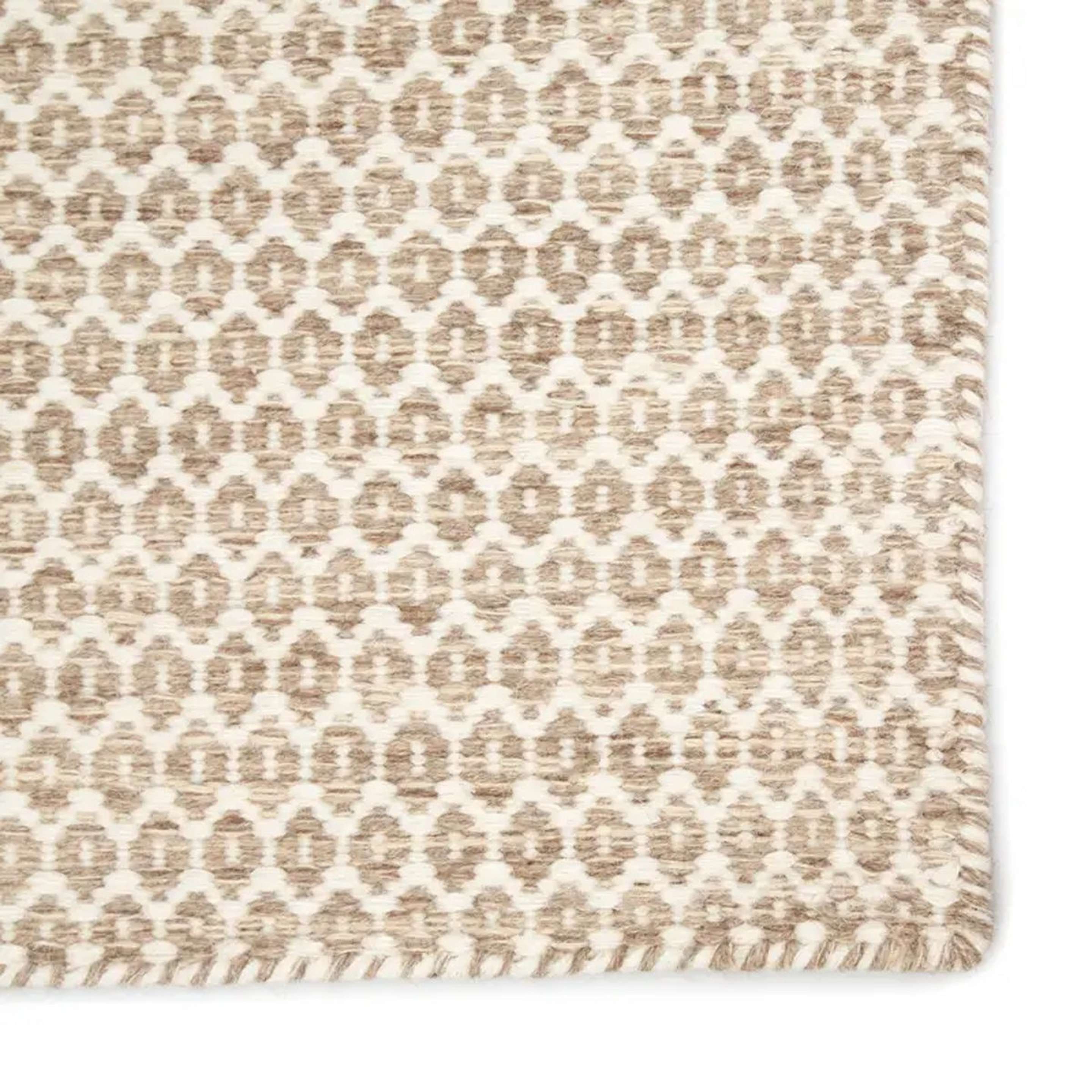 A Halbert Handwoven Rug with Beige / White color