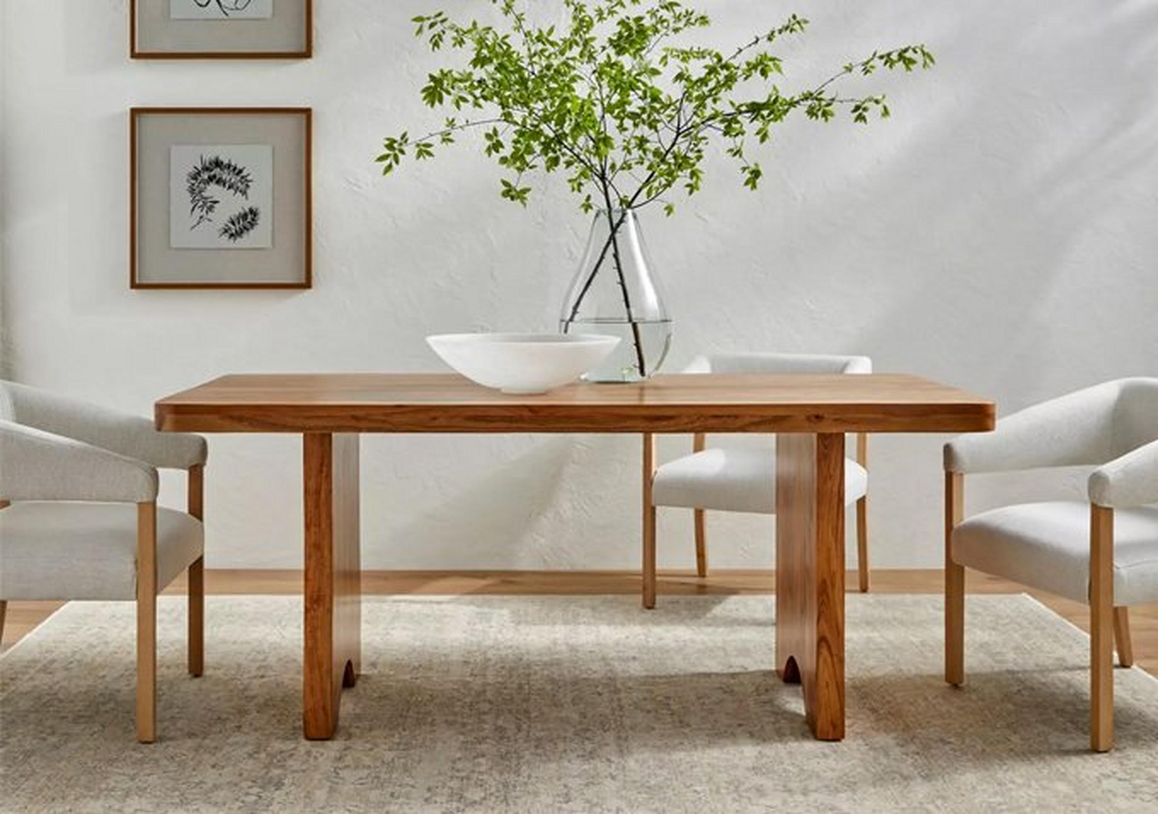Conan Dining Table