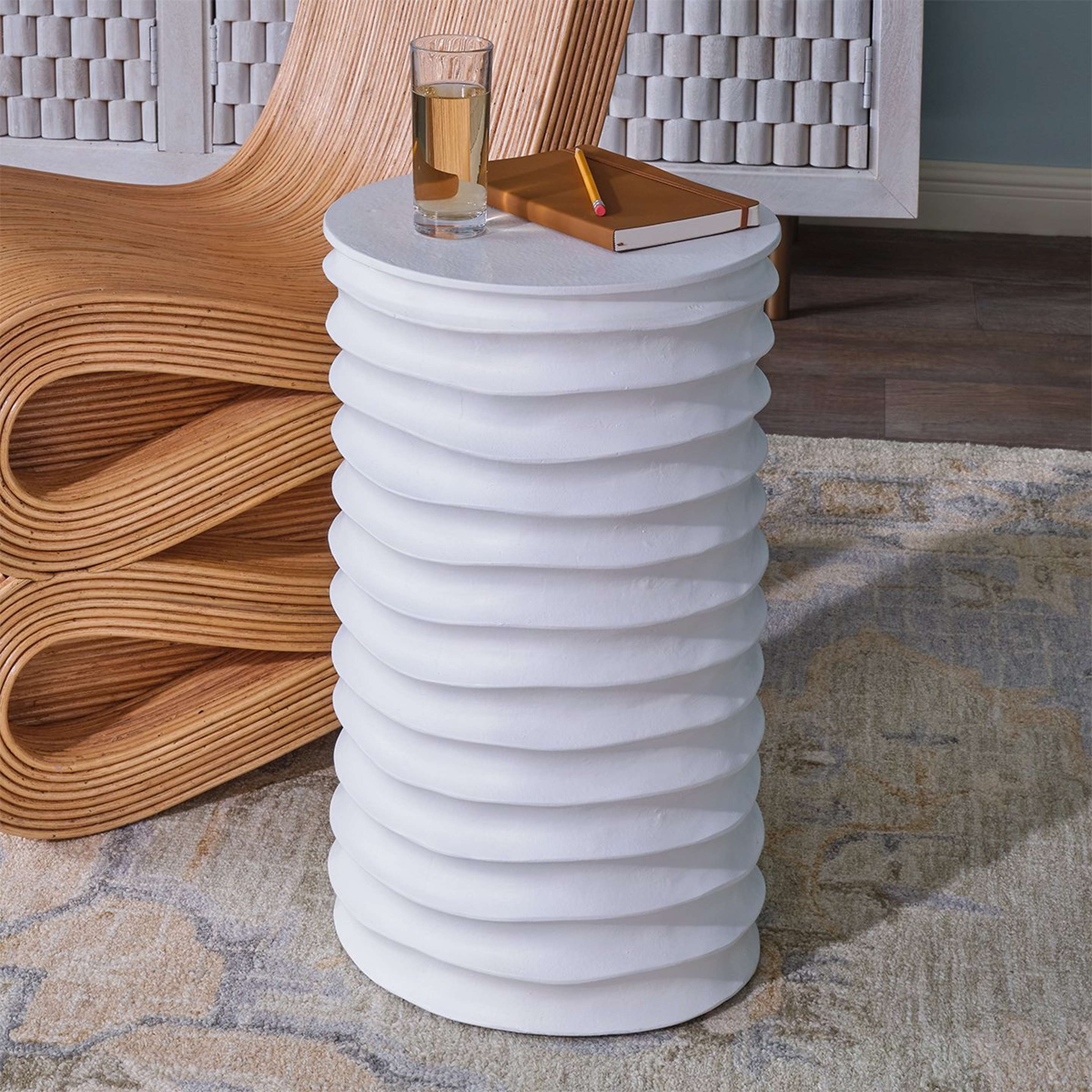 A Lina End Table with White color