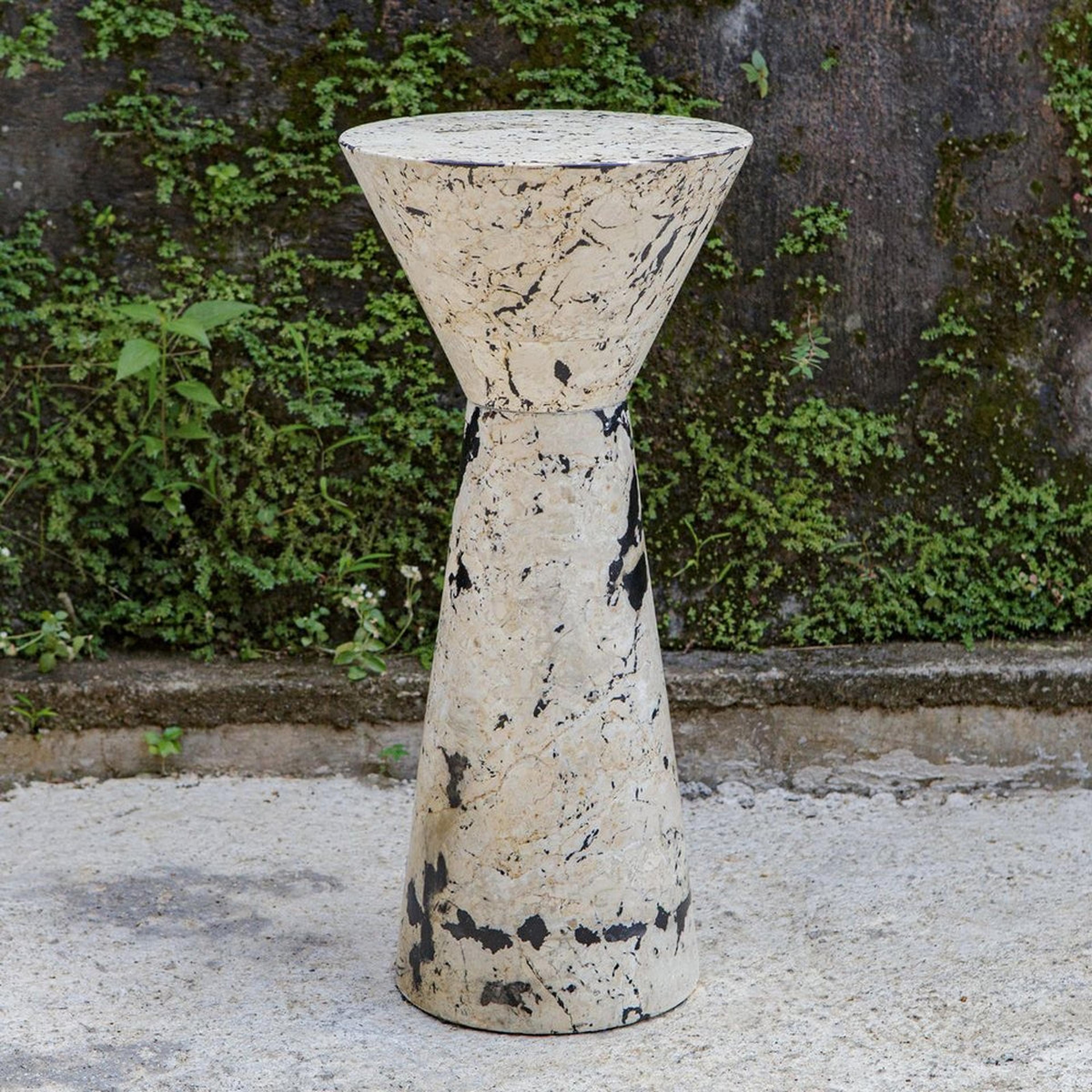 A Dodie Hourglass Indoor / Outdoor End Table with Natural Limestone / Black Resin color