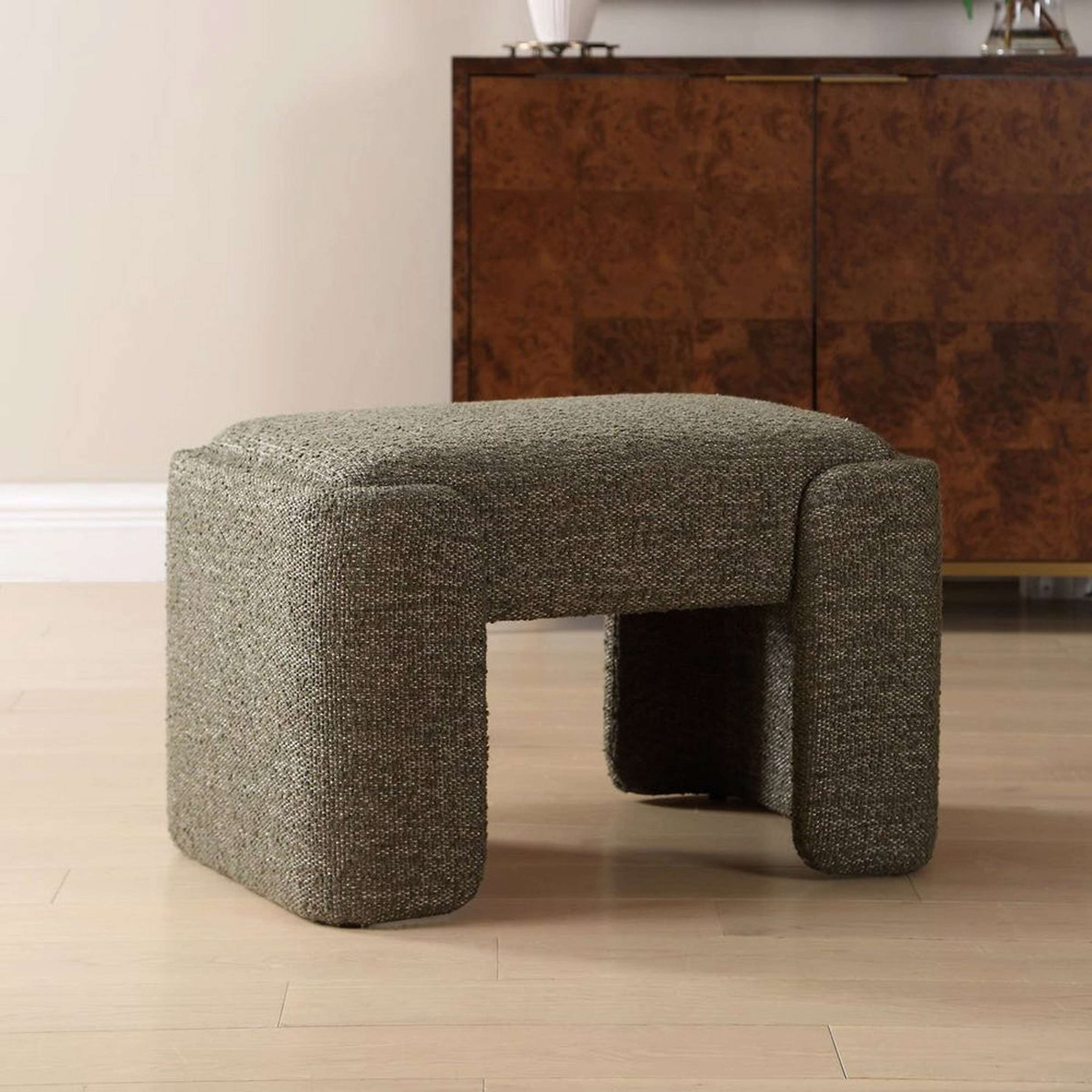 A Deshaun Bench with Green Boucle color