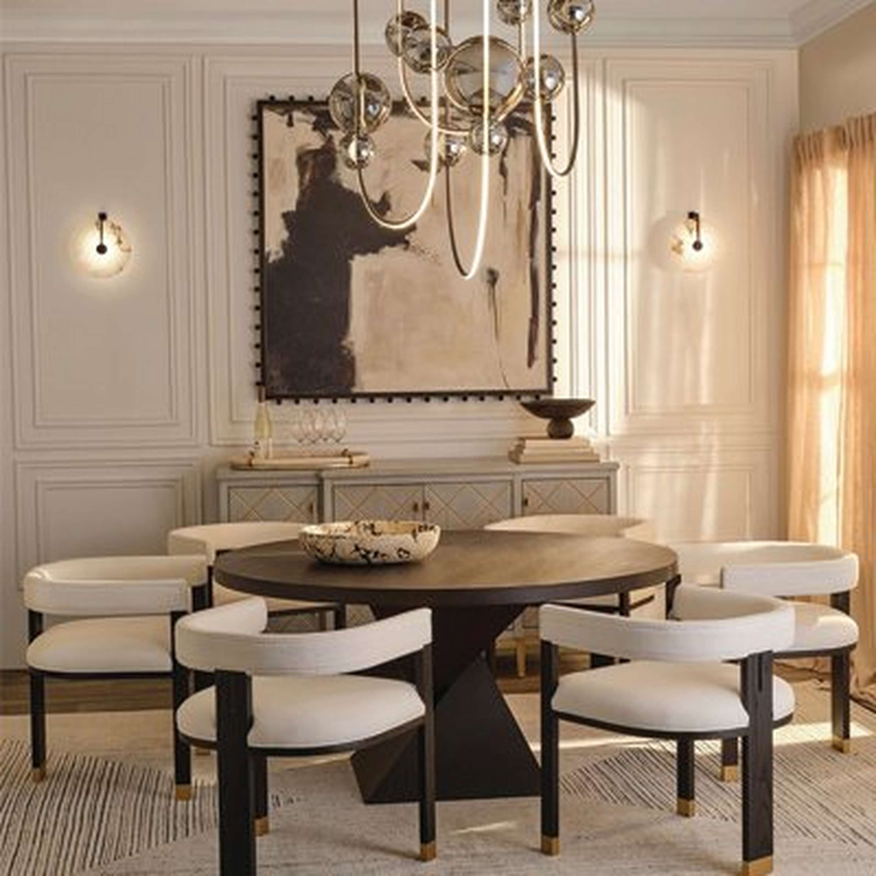 Modern Heritage dining room with Nuvola Chandelier