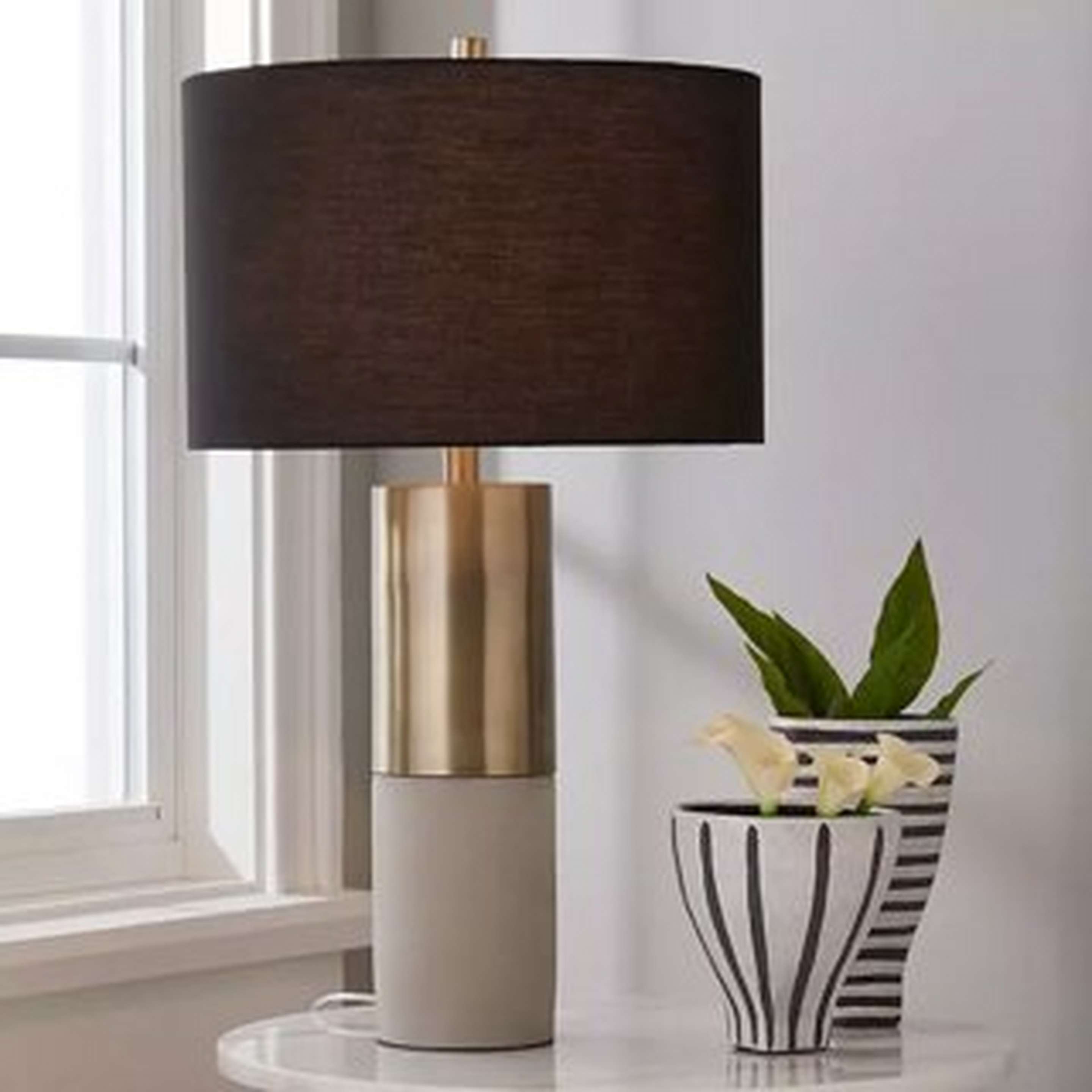 Concrete Cylinder Table Lamp