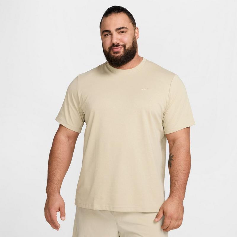 Nike Haut &agrave; manches courtes Primary Dri-FIT Versatile pour hommes
