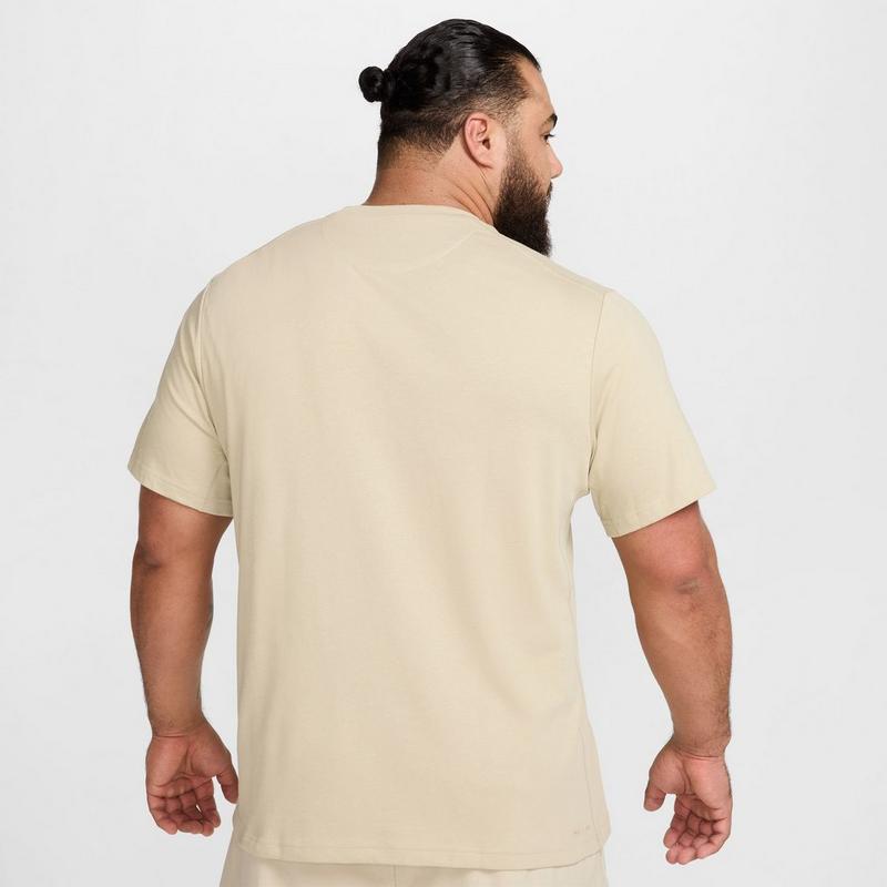 Nike Haut &agrave; manches courtes Primary Dri-FIT Versatile pour hommes
