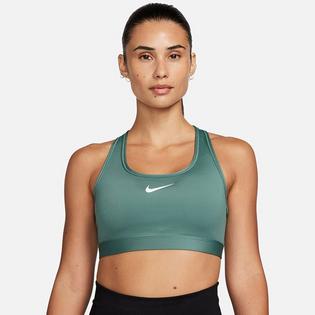 Nike Soutien-gorge de sport rembourr&eacute; &agrave; soutien moyen Swoosh pour femmes
