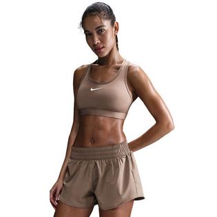 Nike Soutien-gorge de sport rembourr&eacute; &agrave; soutien moyen Swoosh pour femmes