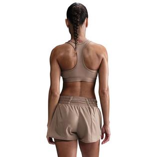 Nike Soutien-gorge de sport rembourr&eacute; &agrave; soutien moyen Swoosh pour femmes