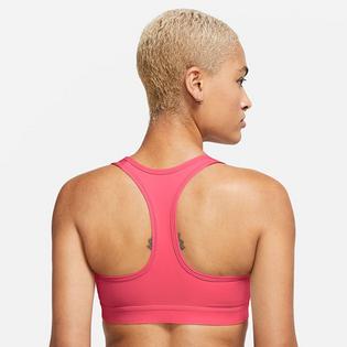 Nike Soutien-gorge de sport rembourr&eacute; &agrave; soutien moyen Swoosh pour femmes