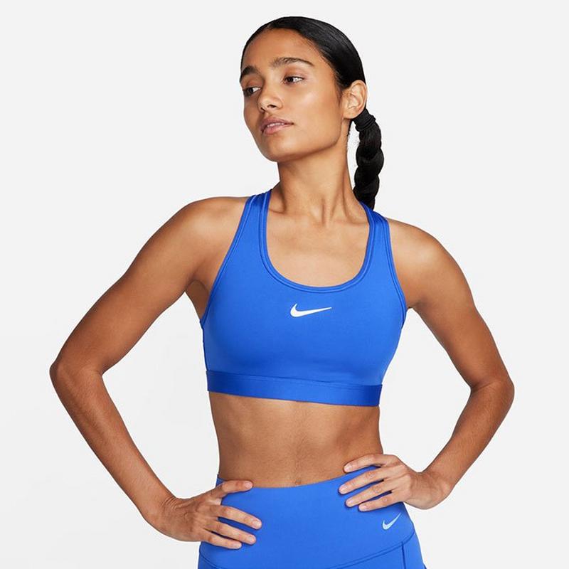 Nike Soutien-gorge de sport rembourr&eacute; &agrave; soutien moyen Swoosh pour femmes