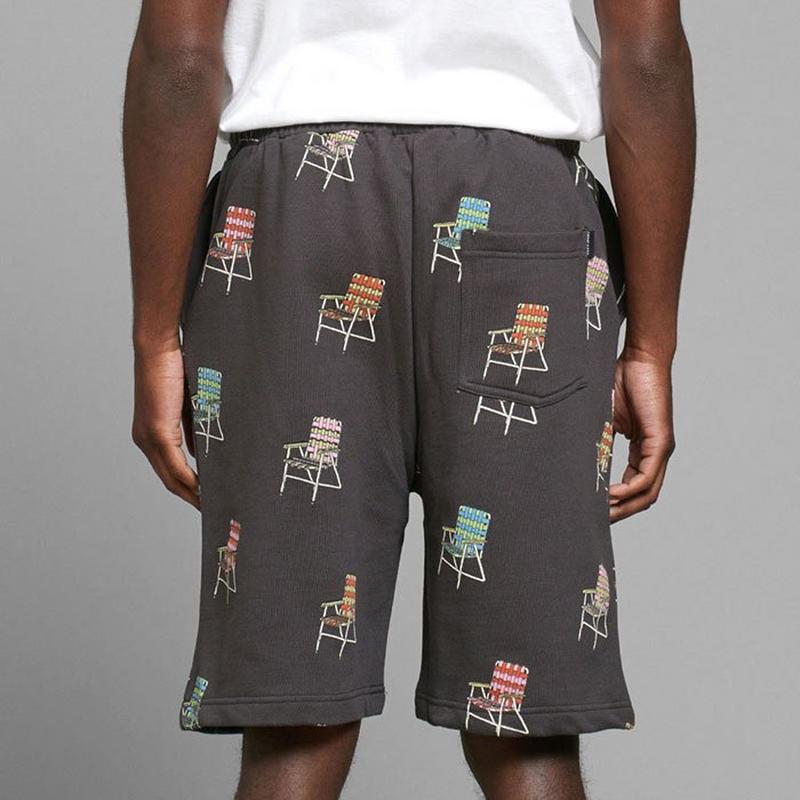 DEDICATED Short en molleton Halmstad Lawn Chair AOP pour hommes