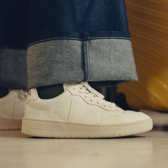 Unisex V-90 Leather Sneaker | Veja | Sporting Life Online