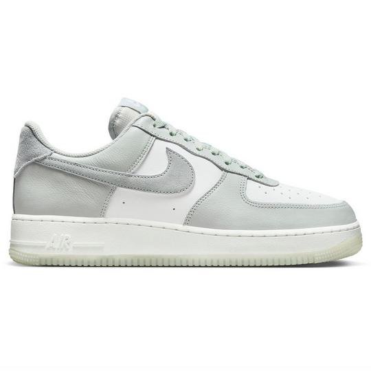 Nike Men s Air Force 1 07 LV8 Shoes