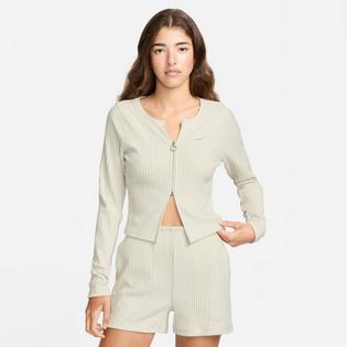 Nike Cardigan c&ocirc;tel&eacute; &agrave; coupe ajust&eacute;e et fermeture &agrave; glissi&egrave;re Sportswear Chill pour femmes