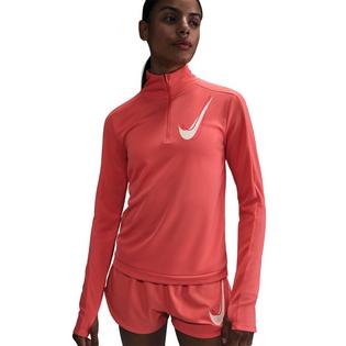 Nike Couche interm&eacute;diaire de course &agrave; demi-glissi&egrave;re Swoosh Dri-FIT pour femmes