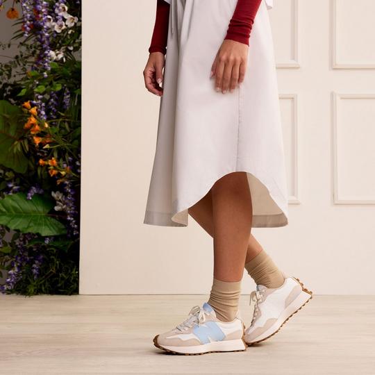 ルビー Women's 327 Shoe | New Balance | Sporting Life Online