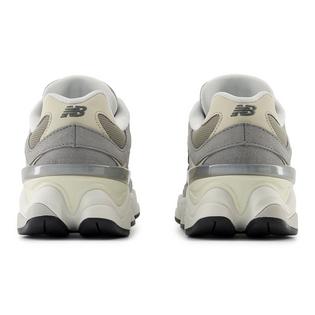 New Balance Juniors' [3.5-7] 9060 Shoe