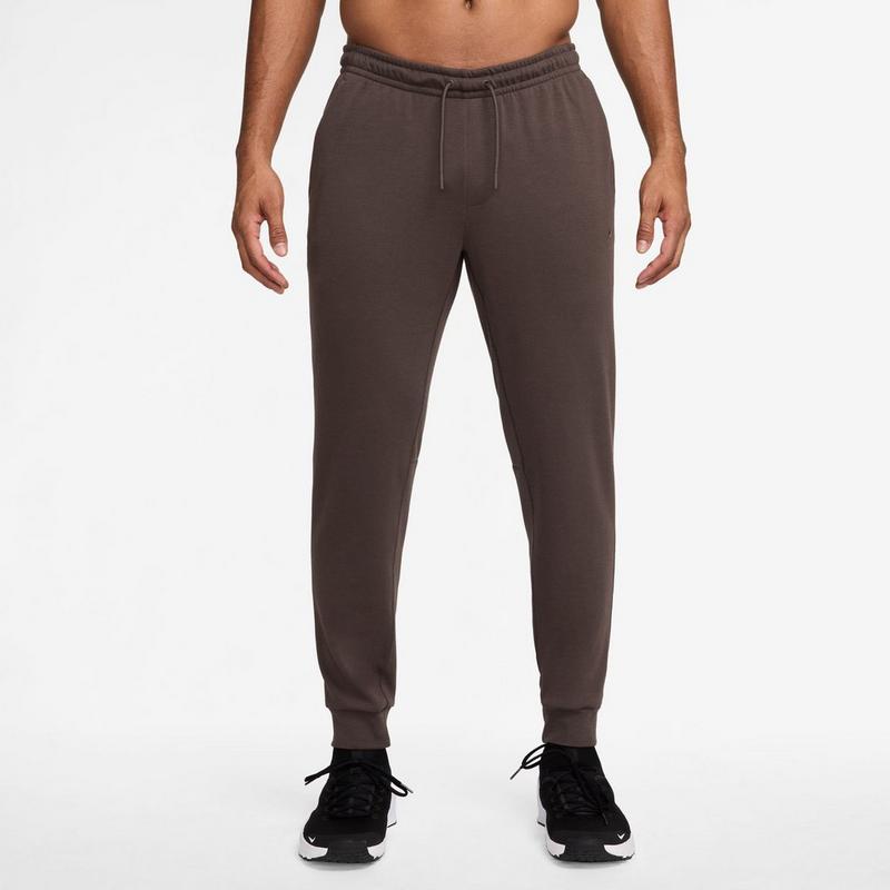 Nike Pantalon de jogging en molleton Primary Dri-FIT UV &agrave; fermeture &agrave; glissi&egrave;re pour hommes