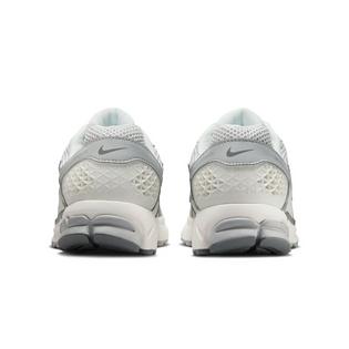 Nike Women's Zoom Vomero 5 Shoe