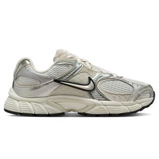 Nike Women's V5 RNR Shoe