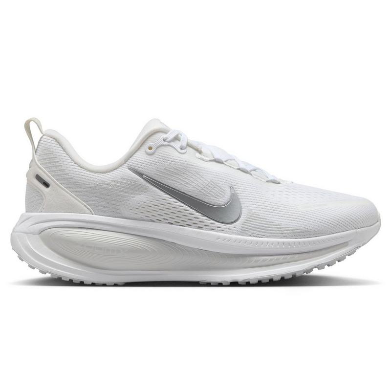 Nike Women's Vomero 18 Running Shoe