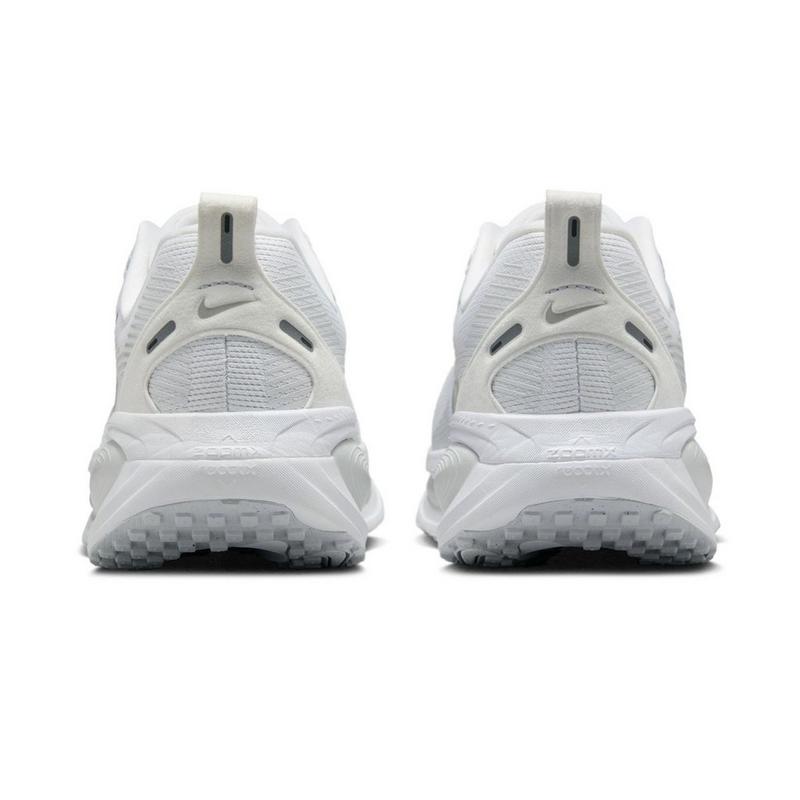 Nike Women's Vomero 18 Running Shoe