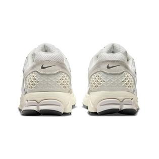 Nike Men's Zoom Vomero 5 SE SP Shoe