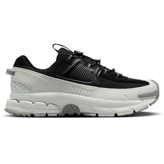 Nike Men s Zoom Vomero Roam Winterized Shoe