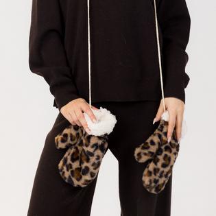 Lyla + Luxe Women's Leopard Faux Fur Mitten