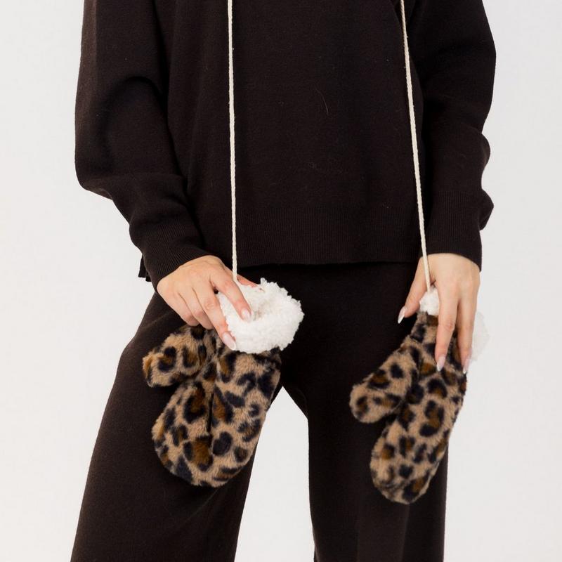 Lyla + Luxe Mitaines en fausse fourrure l&eacute;opard pour femmes