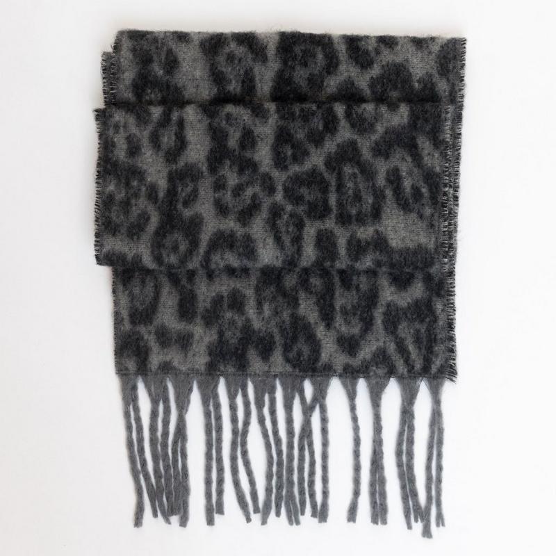 Lyla + Luxe Women's Leopard Tassel Scarf