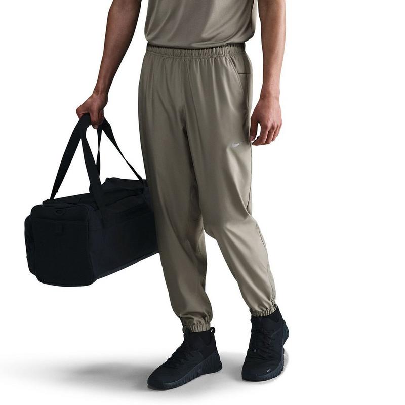 Nike Pantalon ajust&eacute; Form Dri-FIT pour hommes