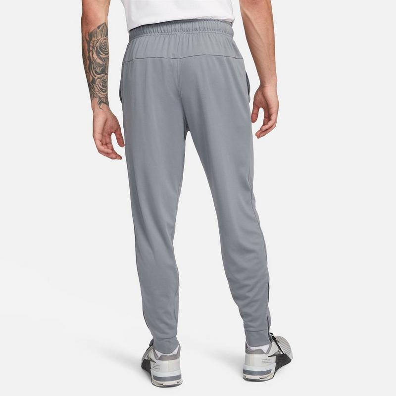Nike Pantalon fusel&eacute; Totality Dri-FIT polyvalent pour hommes