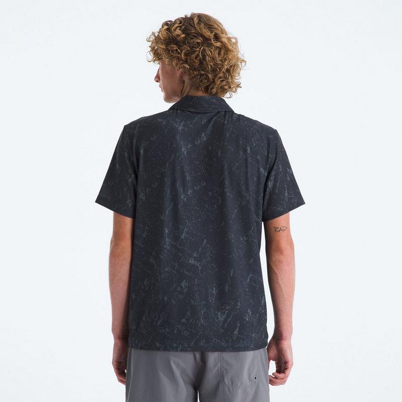 The North Face Polo imprim&eacute; Adventure pour hommes