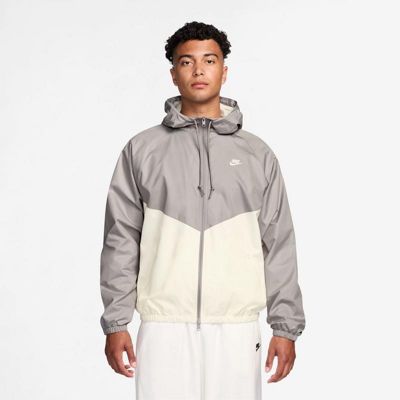 Nike Veste doubl&eacute;e Windrunner pour hommes