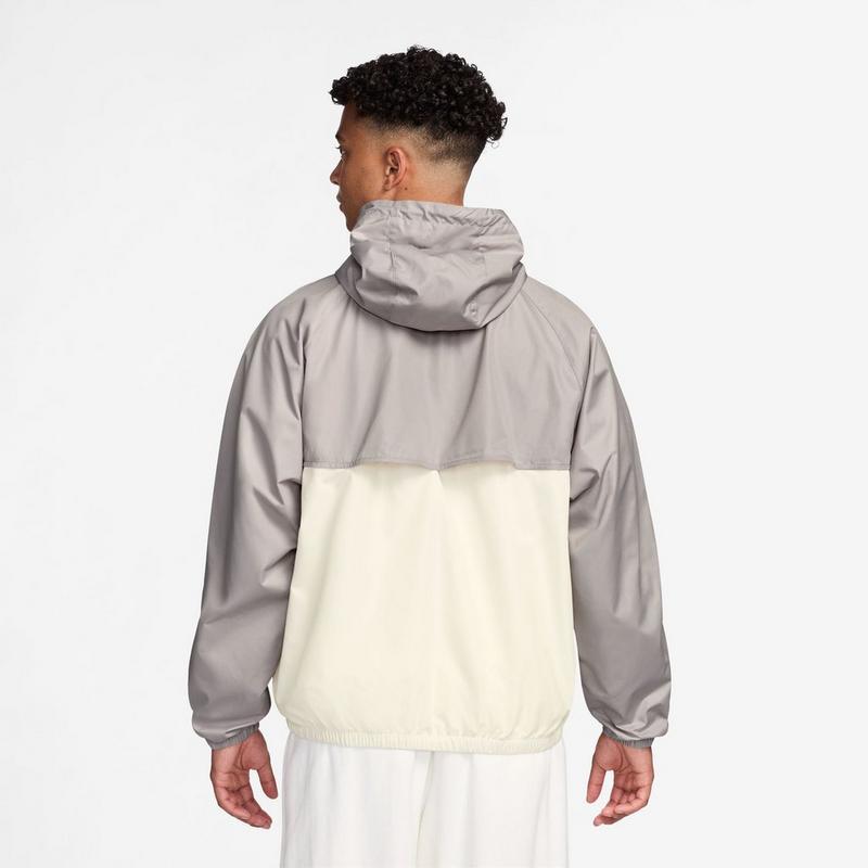 Nike Veste doubl&eacute;e Windrunner pour hommes