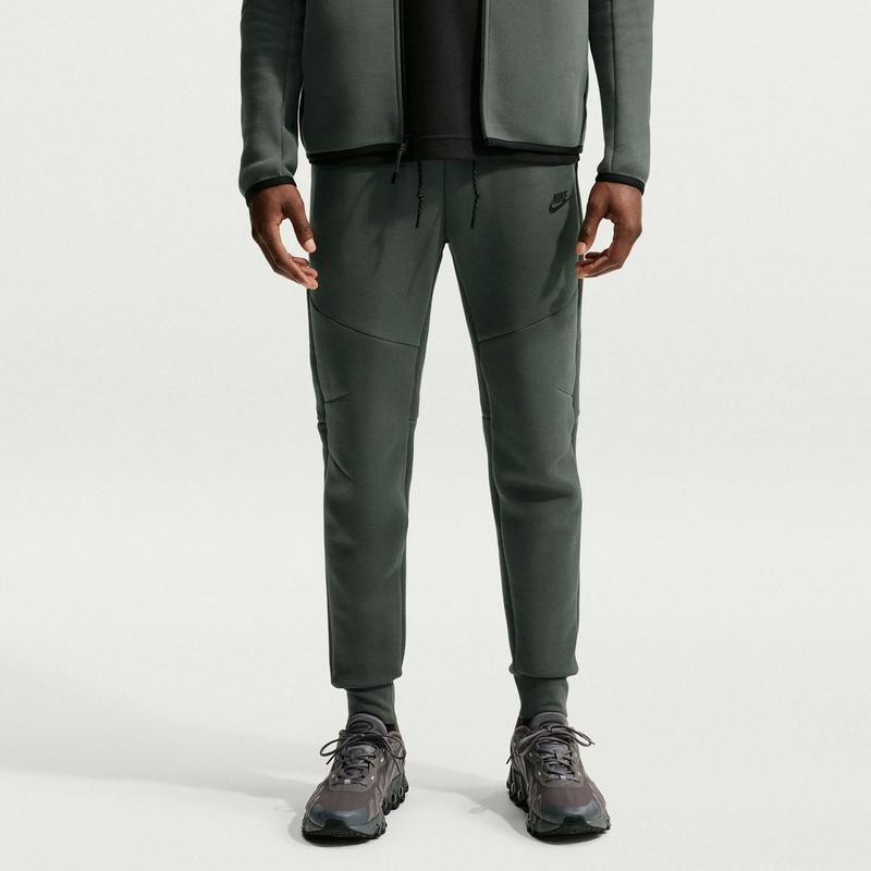 Nike Pantalon de jogging ajust&eacute; en molleton technique pour hommes