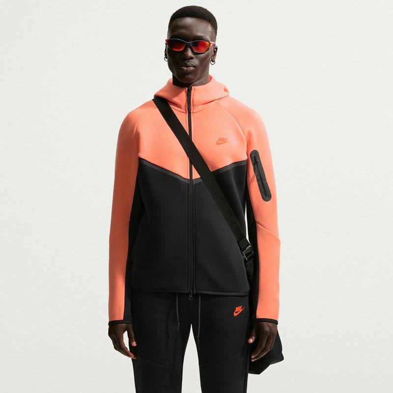 Nike Chandail &agrave; capuchon &agrave; glissi&egrave;re Tech Fleece Windrunner pour hommes