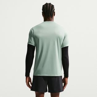 Nike T-shirt Dri-FIT Flex &agrave; coupe standard pour hommes