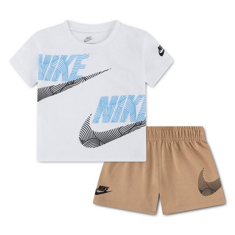 Nike Ensemble t-shirt en jersey d&eacute;contract&eacute; et short pour enfants [12M-7Y]