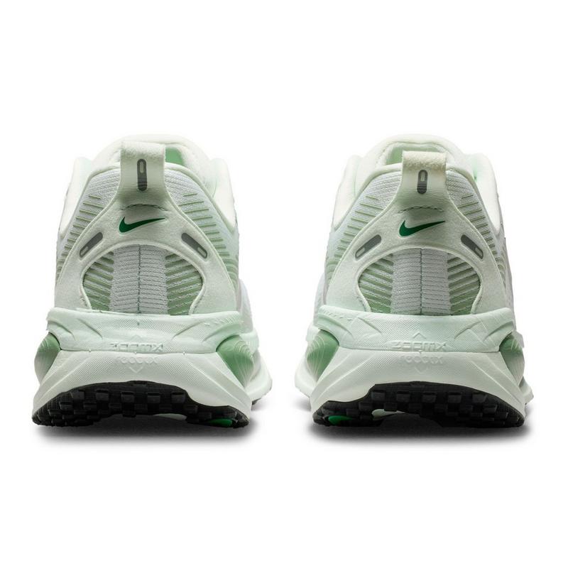 Nike Chaussures de course Vomero 18 pour femmes