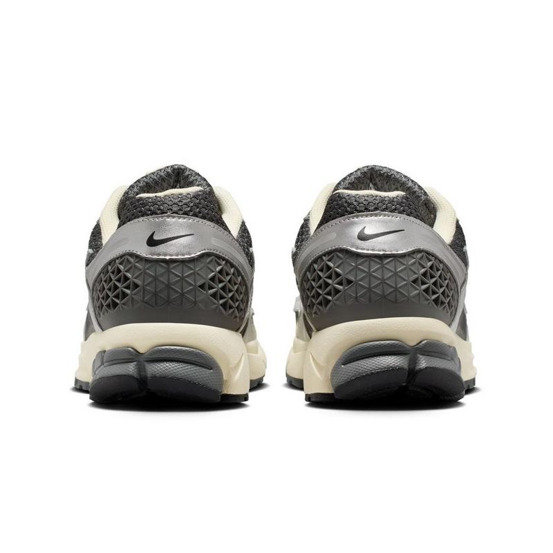 Nike Chaussures Zoom Vomero 5 pour hommes