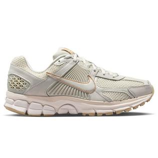 Nike Women's Zoom Vomero 5 Shoe