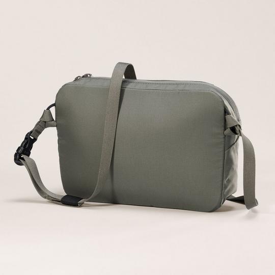 ARC'TERYX Heilad Crossbody グレー Arc'teryx Heliad Crossbody Bag – Skiis & Biikes