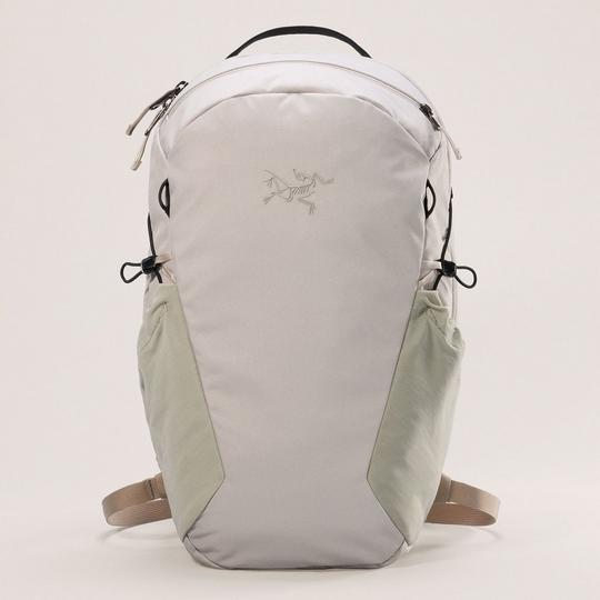 アークテリクスのMANTIS 16 Backpack Mantis 16 Backpack | Sporting Life Online