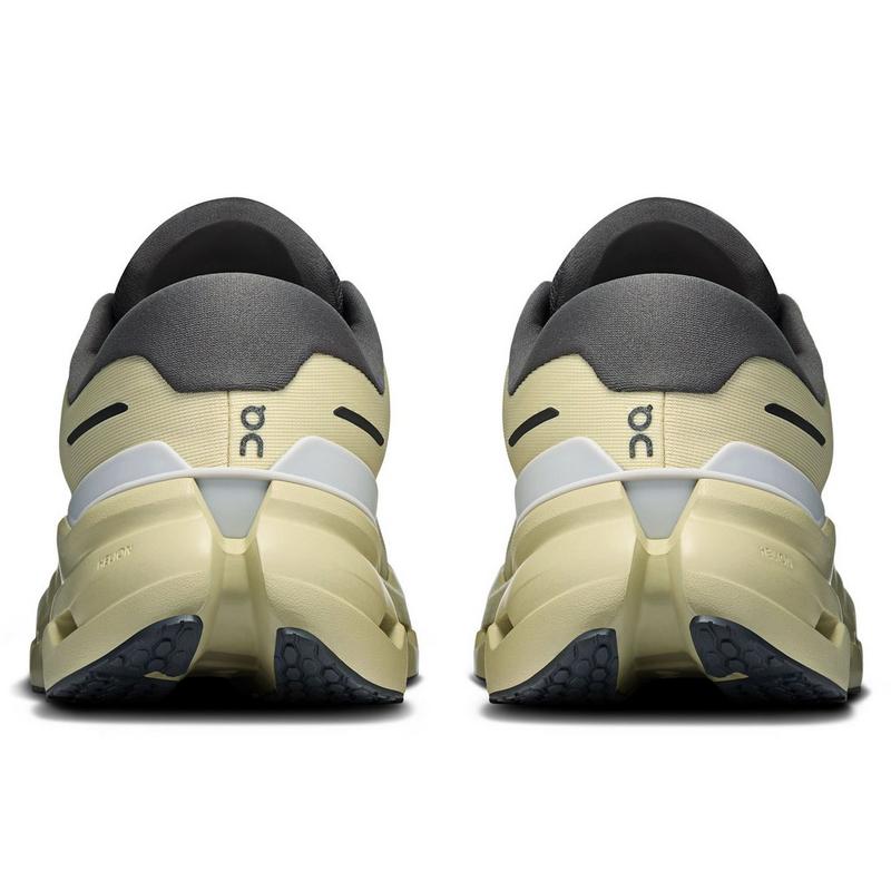 On Chaussures de course imperm&eacute;ables Cloudrunner 3 pour hommes